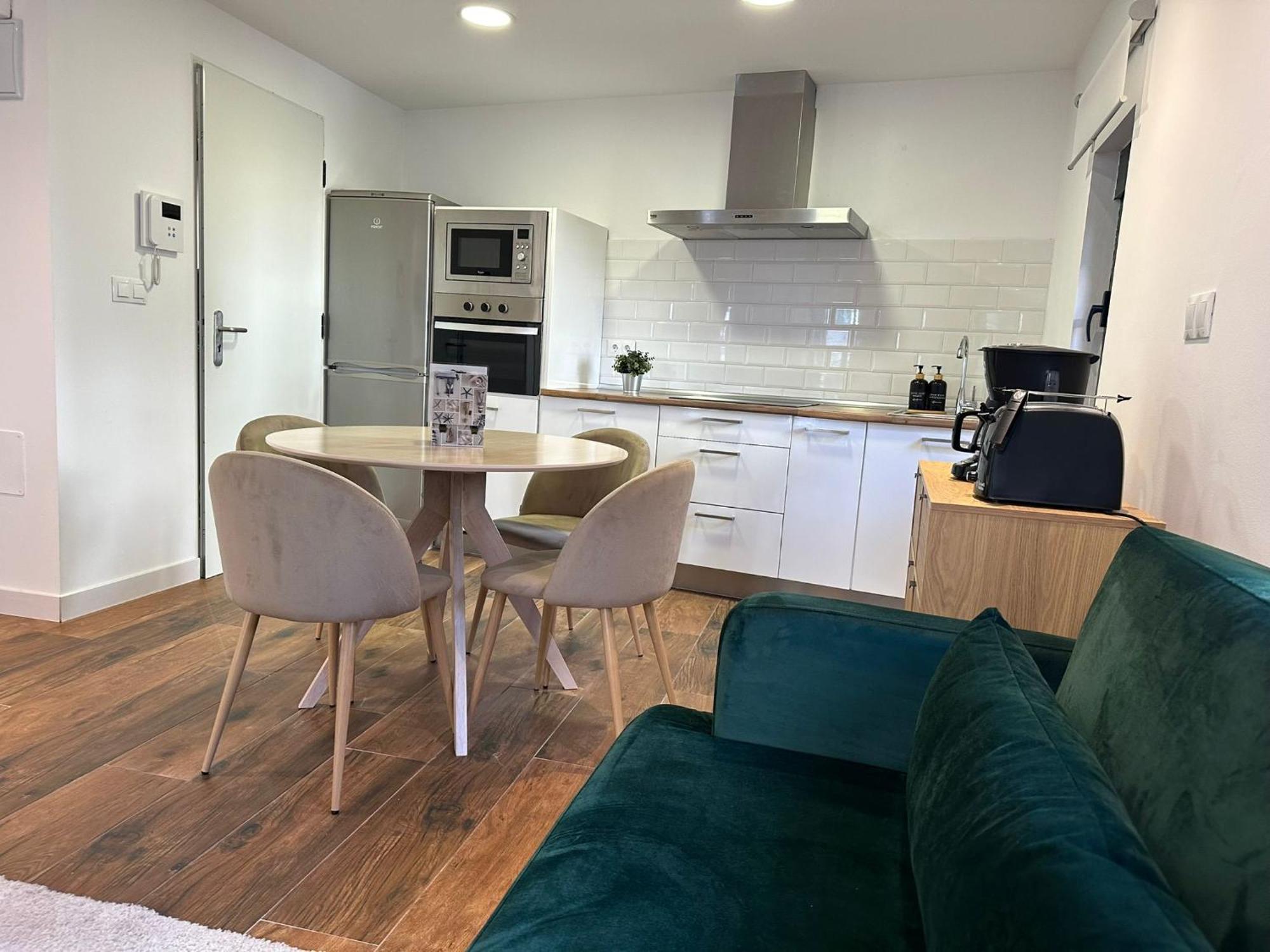 Apartamentos Urbanin I Plaza Ayuntamiento كوذِييرو المظهر الخارجي الصورة